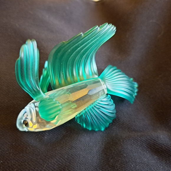 Swarovski green 2000 Siamese fighting fish 261259 in box with COA - Picture 2 of 6